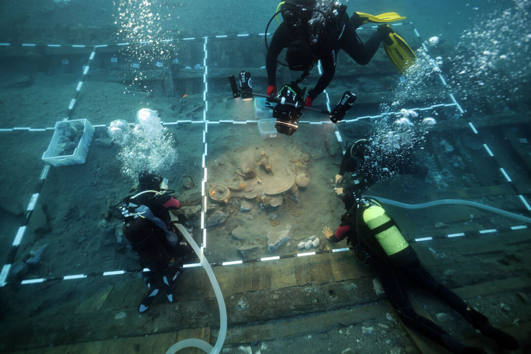 Osmanlı'nın kayıp gemisi bulundu! Dünya tarihine damga vuracak... Bir müzeyi dolduracak kadar eser çıktı - 1. Resim