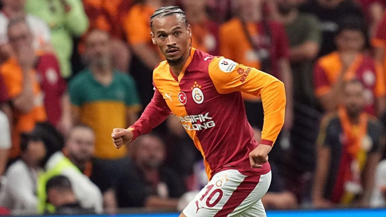 Sane neden uzun kollu forma giyiyor, kolunda yara izi mi var? Sane neden uzun kollu forma giyiyor, kolunda yara izi mi var?