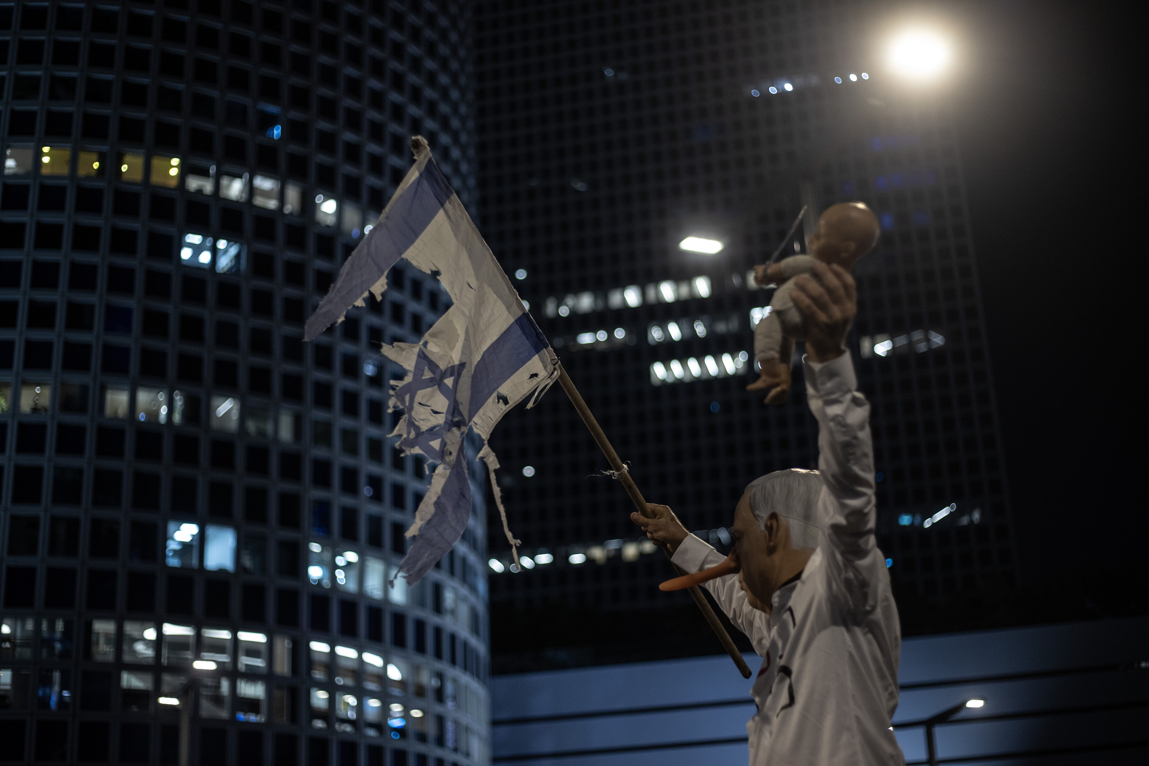 Tel Aviv'de sokaklar yangın yeri! On binler Netanyahu'ya karşı toplandı - 3. Resim