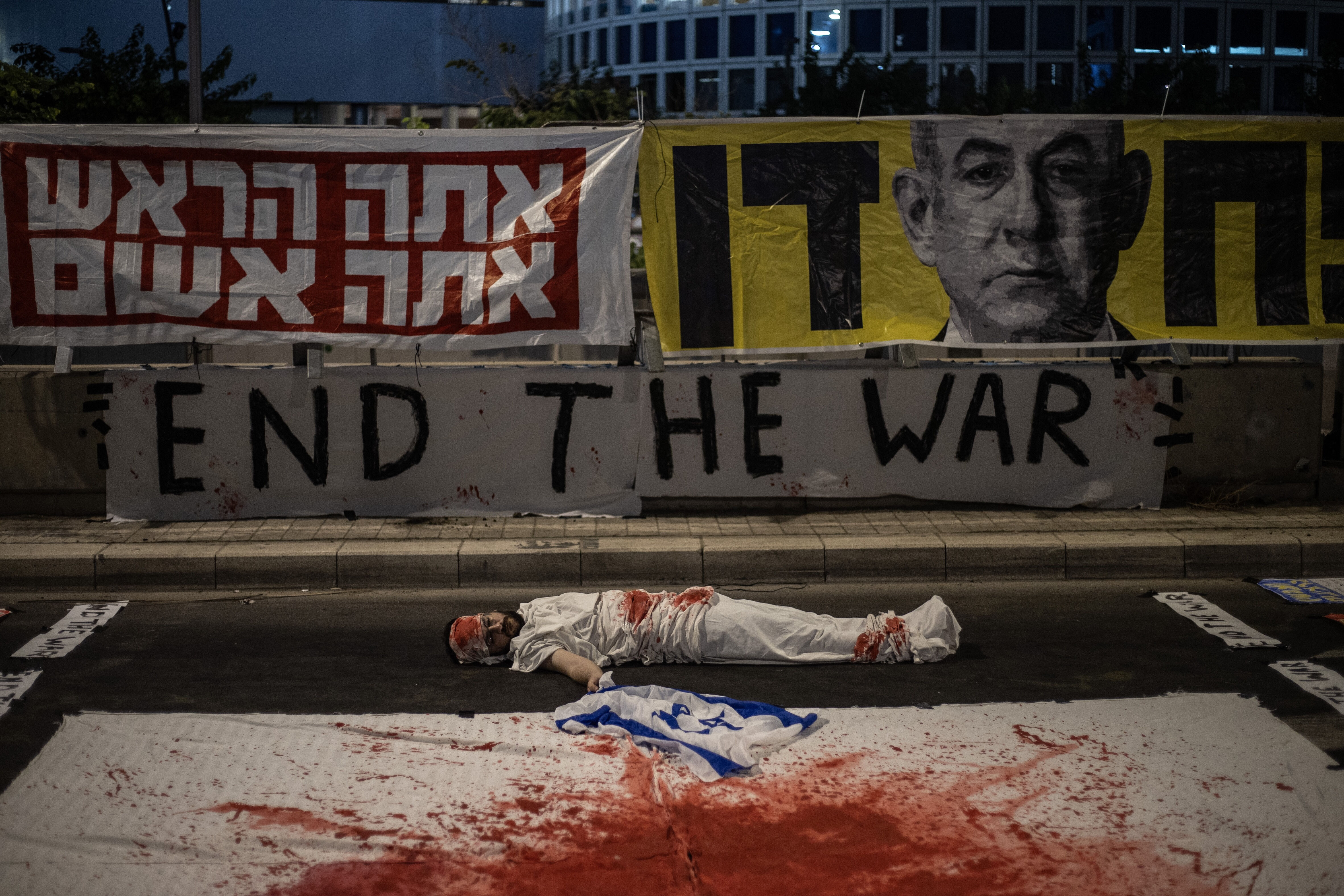 Tel Aviv'de sokaklar yangın yeri! On binler Netanyahu'ya karşı toplandı - 2. Resim