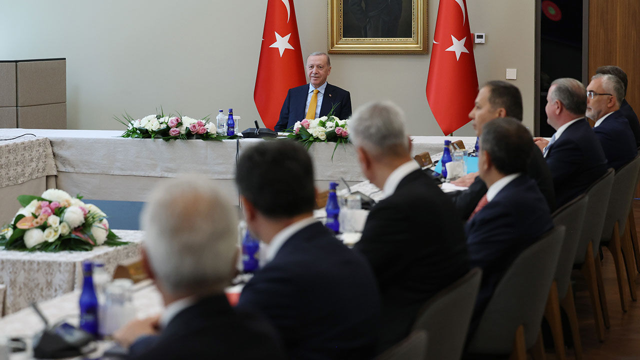 Ahlat'taki Kabine Toplantısı sona erdi! Cumhurbaşkanı Erdoğan açıklamalarda bulunuyor - 1. Resim