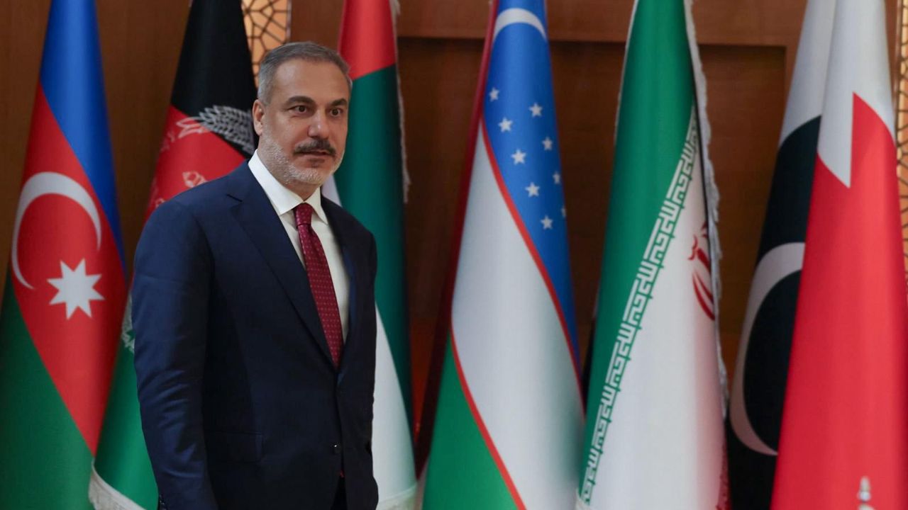 Bakan Fidan, İİT zirvesinden İslam dünyasına seslendi: Artık İsrail'i frenleme için kullanılması elzem Bakan Fidan, İİT zirvesinden İslam dünyasına seslendi: Artık İsrail'i frenleme için kullanılması elzem