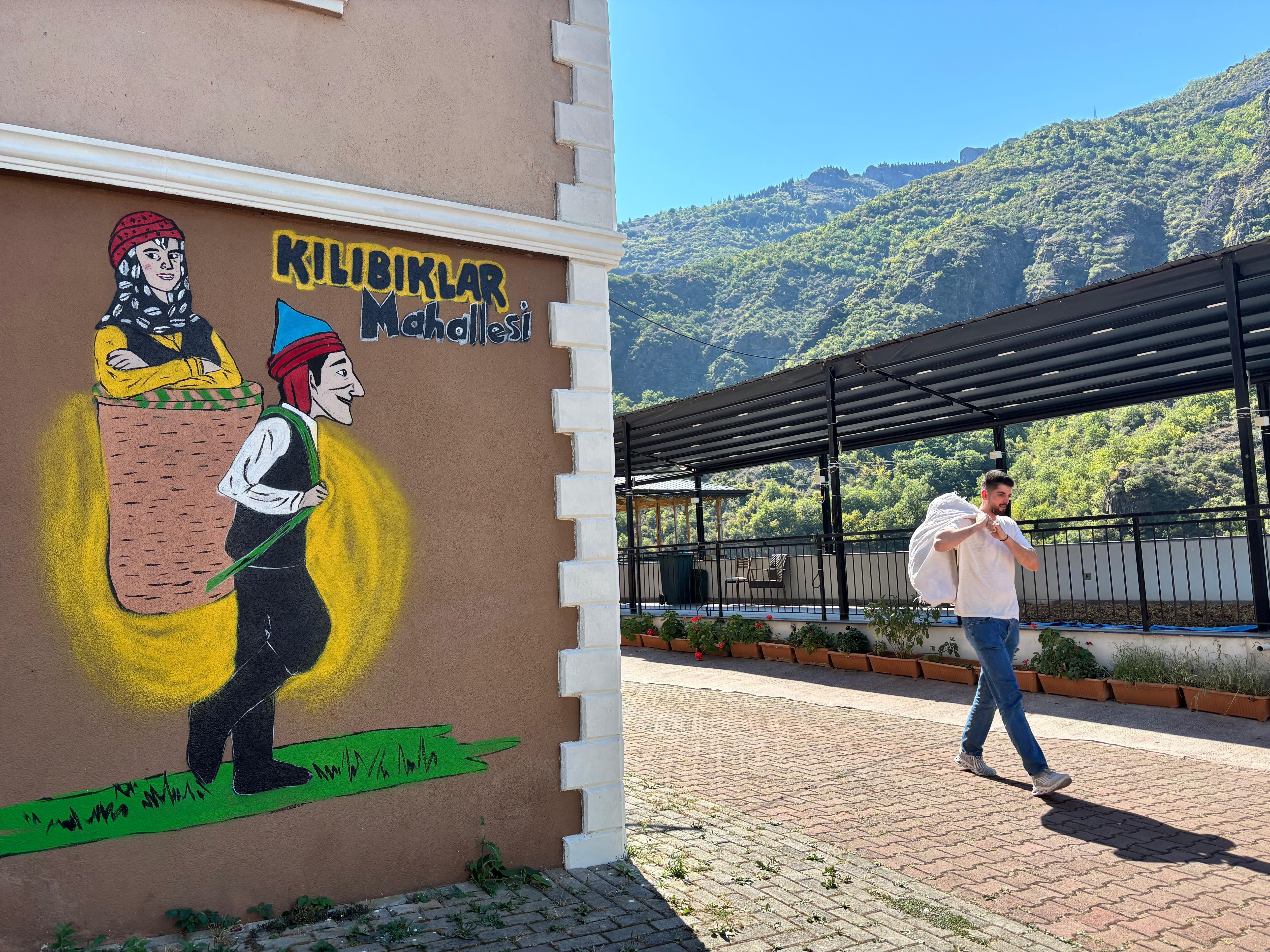 Burası: Kılıbıklar Mahallesi! Bu isim için tabelalar kurşunlandı! Trabzon'da filmlere konu olacak hikaye - 3. Resim