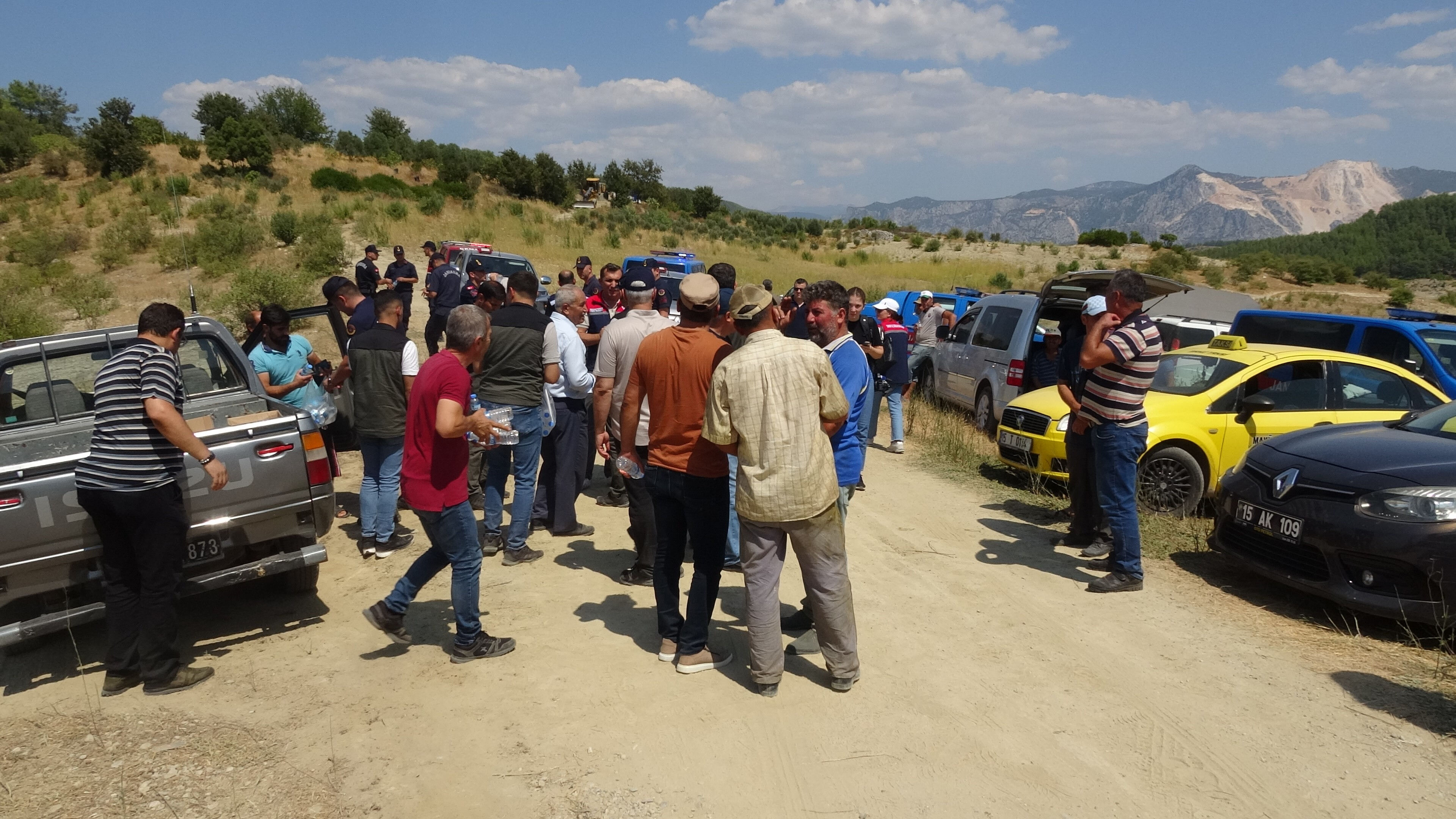 Burdur'da eğitim uçağı göle düştü! 2 pilotu kurtaran çiftçi konuştu: 15 dakikada... - 1. Resim