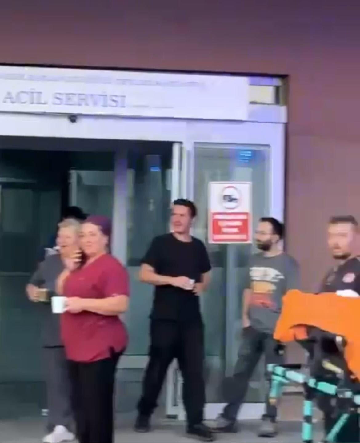 Çiftlikten kaçan inek hastanenin aciline uğradı! Çorlu'da gülümseten görüntüler - 2. Resim