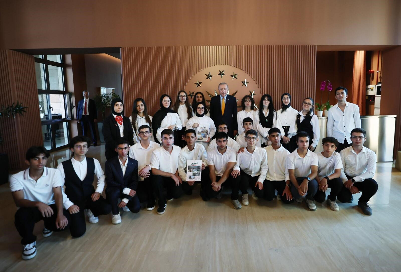 Cumhurbaşkanı Erdoğan, Ahlat'ta öğrencilerle buluştu - 2. Resim