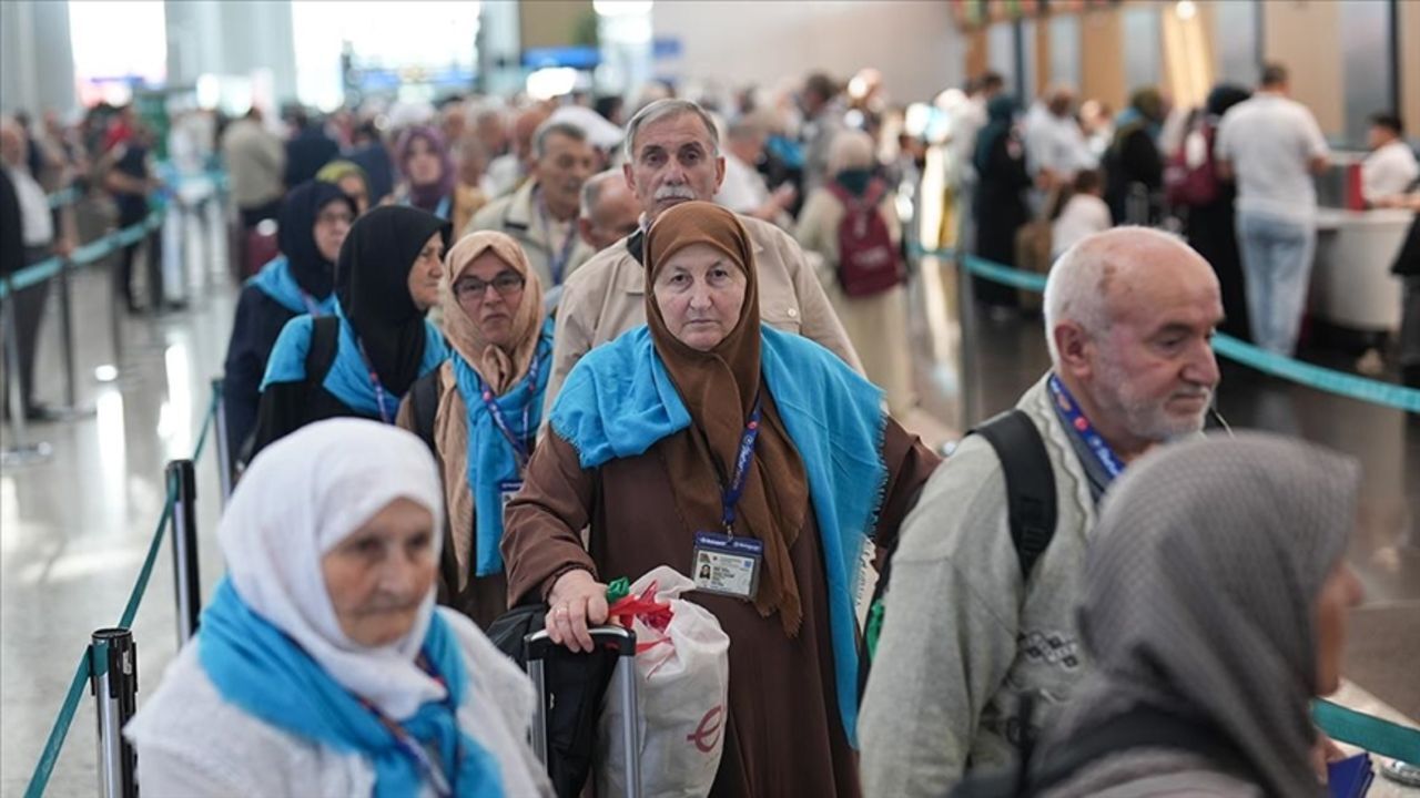 Kurasız hac var mı? Açıklamalar peş peşe geldi, Bakanlık harekete geçti Kurasız hac var mı? Açıklamalar peş peşe geldi, Bakanlık harekete geçti
