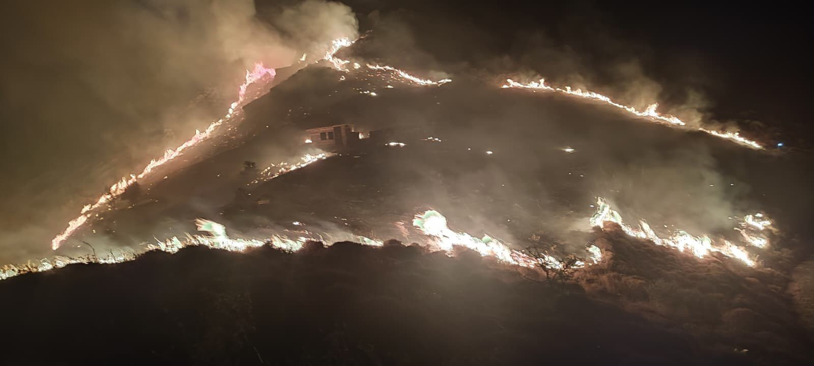 Marmara Adası'nda yangın! Ekipler bölgede - 2. Resim