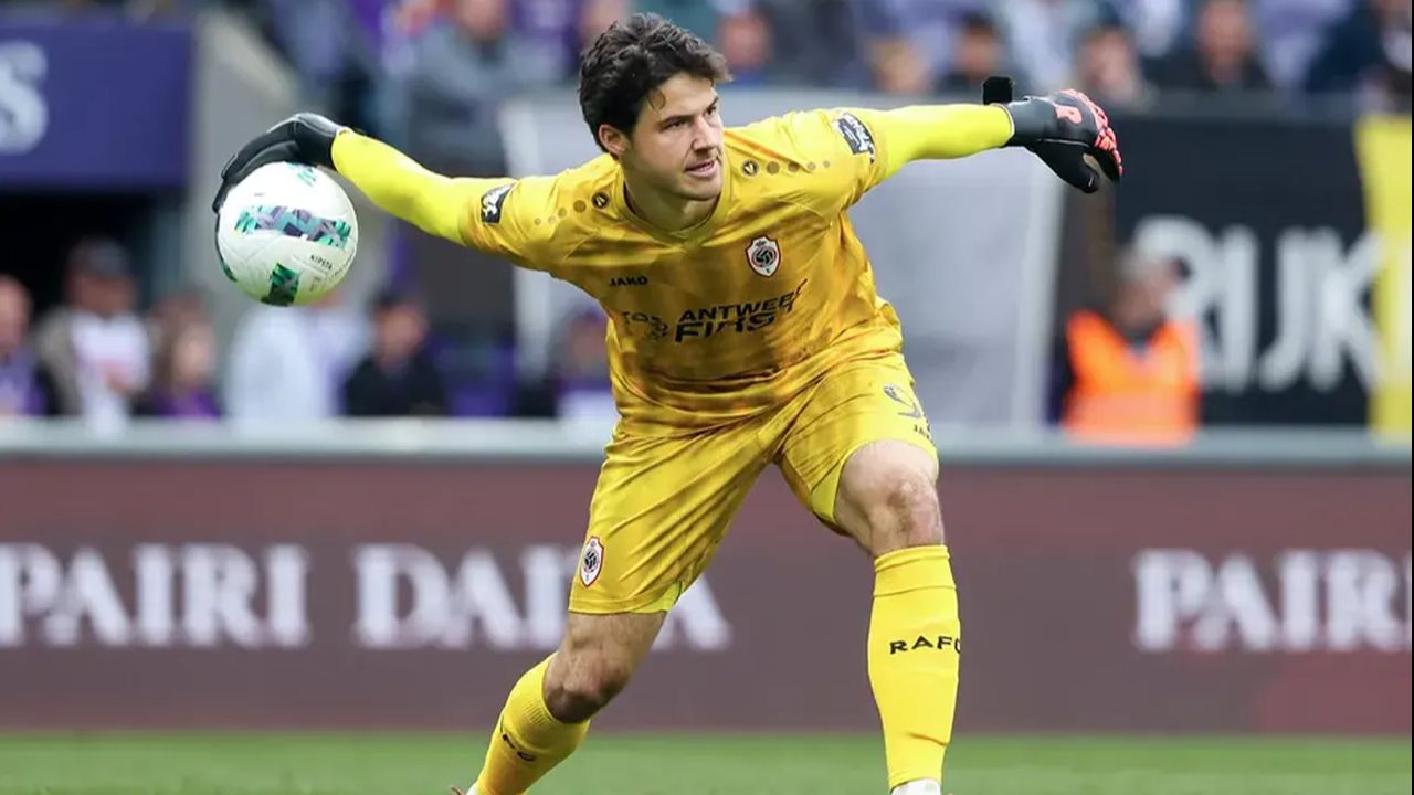 Galatasaray&#039;ın Muslera&#039;nın yerine geçecek kaleci arayışı devam ediyor