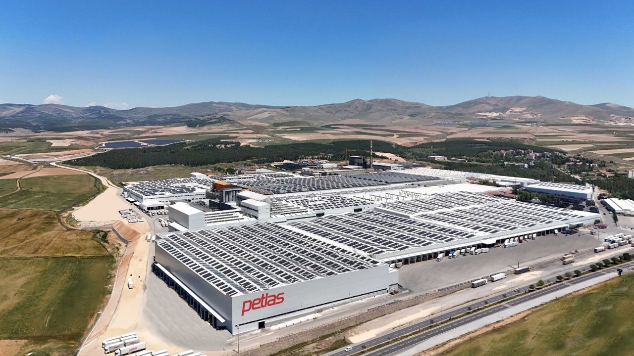 Petlas'tan sektöre özel çekici lastiği Petlas'tan sektöre özel çekici lastiği