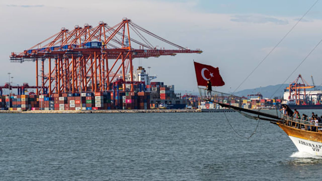 Türkiye'den İsrail gemisine büyük darbe! Yunanistan'a sığınmak zorunda kaldı Türkiye'den İsrail gemisine büyük darbe! Yunanistan'a sığınmak zorunda kaldı