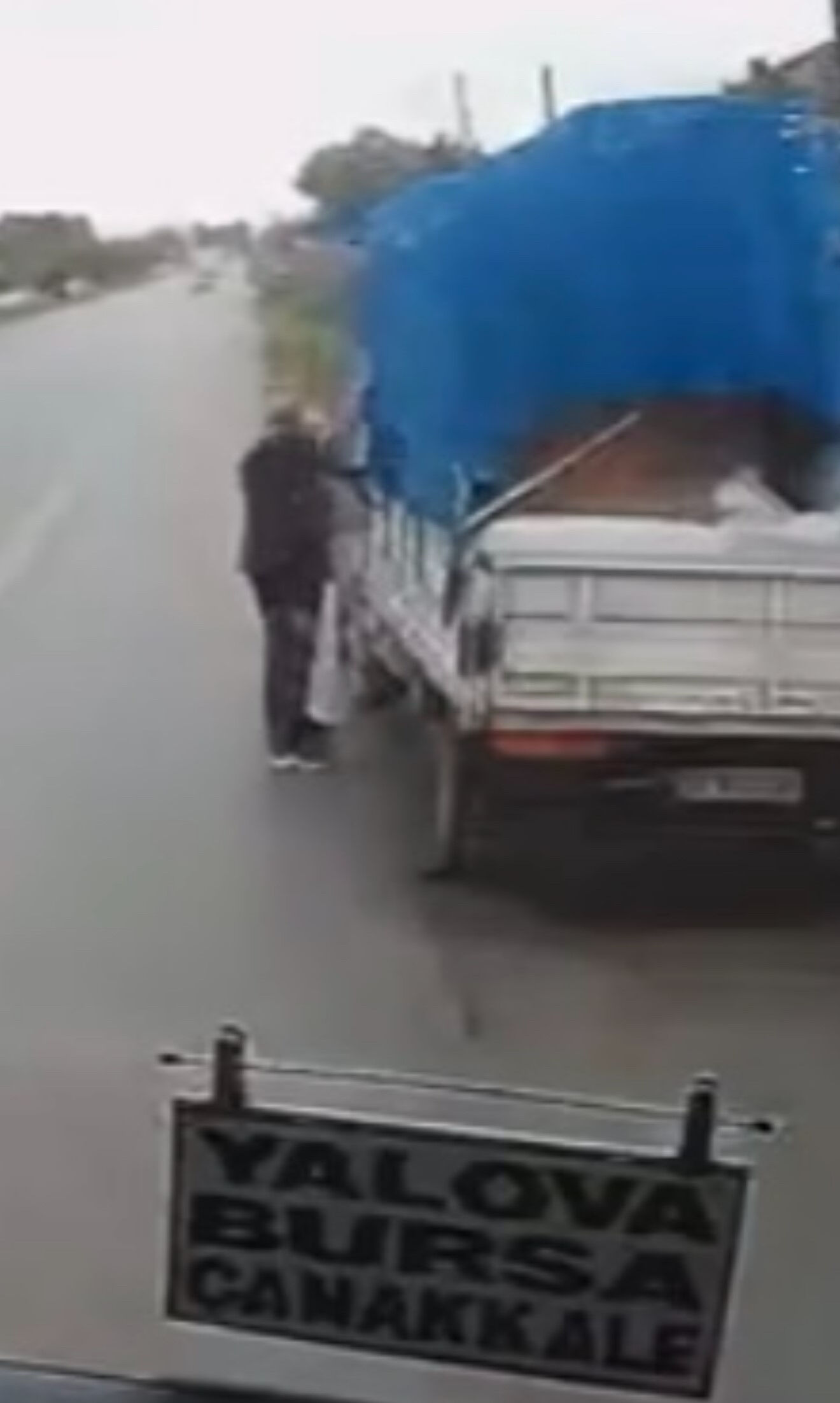 2 kişinin öldüğü kazanın dehşet görüntüleri: Şoförün soğukkanlılığı şaşırttı - 3. Resim