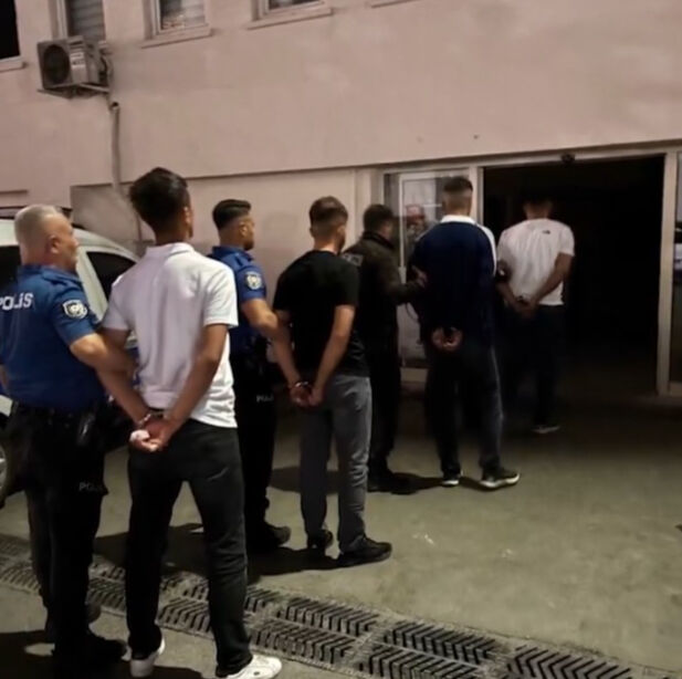 Asfalt zorbalarına gereği yapıldı! Gündem olan görüntülerin ardından kıskıvrak yakalandılar - 2. Resim