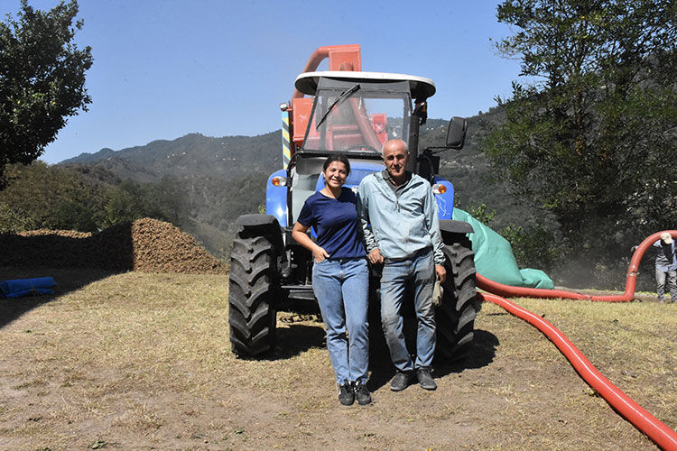 Baba kız birlikte çalışıyorlar! Saatte 4 bin lira kazanıyorlar: Babamın yetişemediği yerde ben devralıyorum - 4. Resim