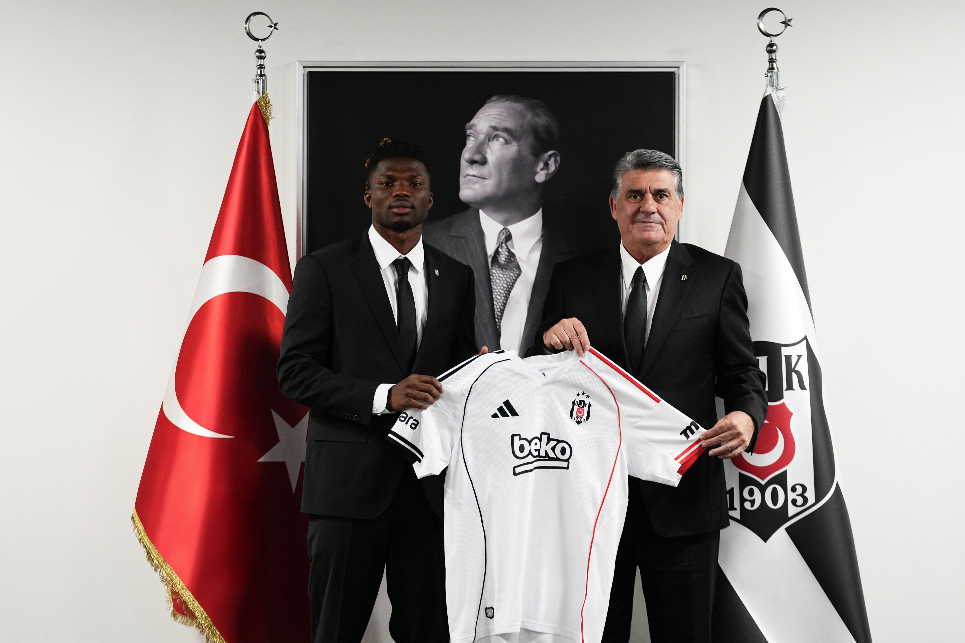 Beşiktaş'tan 10 numara transfer! El Bilal Toure resmen Kartal, sözleşmede flaş detay - 2. Resim