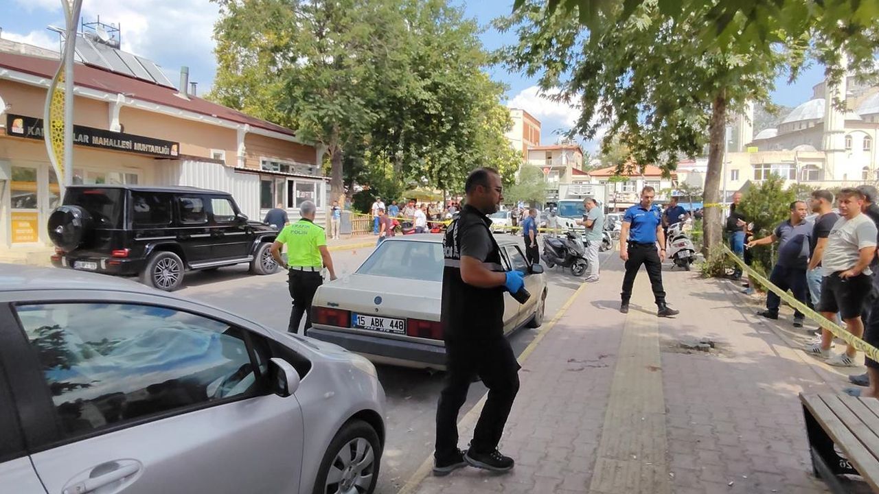 Burdur'da hareketli anlar: Yağdırdığı kurşunlar sokaktan geçen genç kadına isabet etti! Burdur'da hareketli anlar: Yağdırdığı kurşunlar sokaktan geçen genç kadına isabet etti!