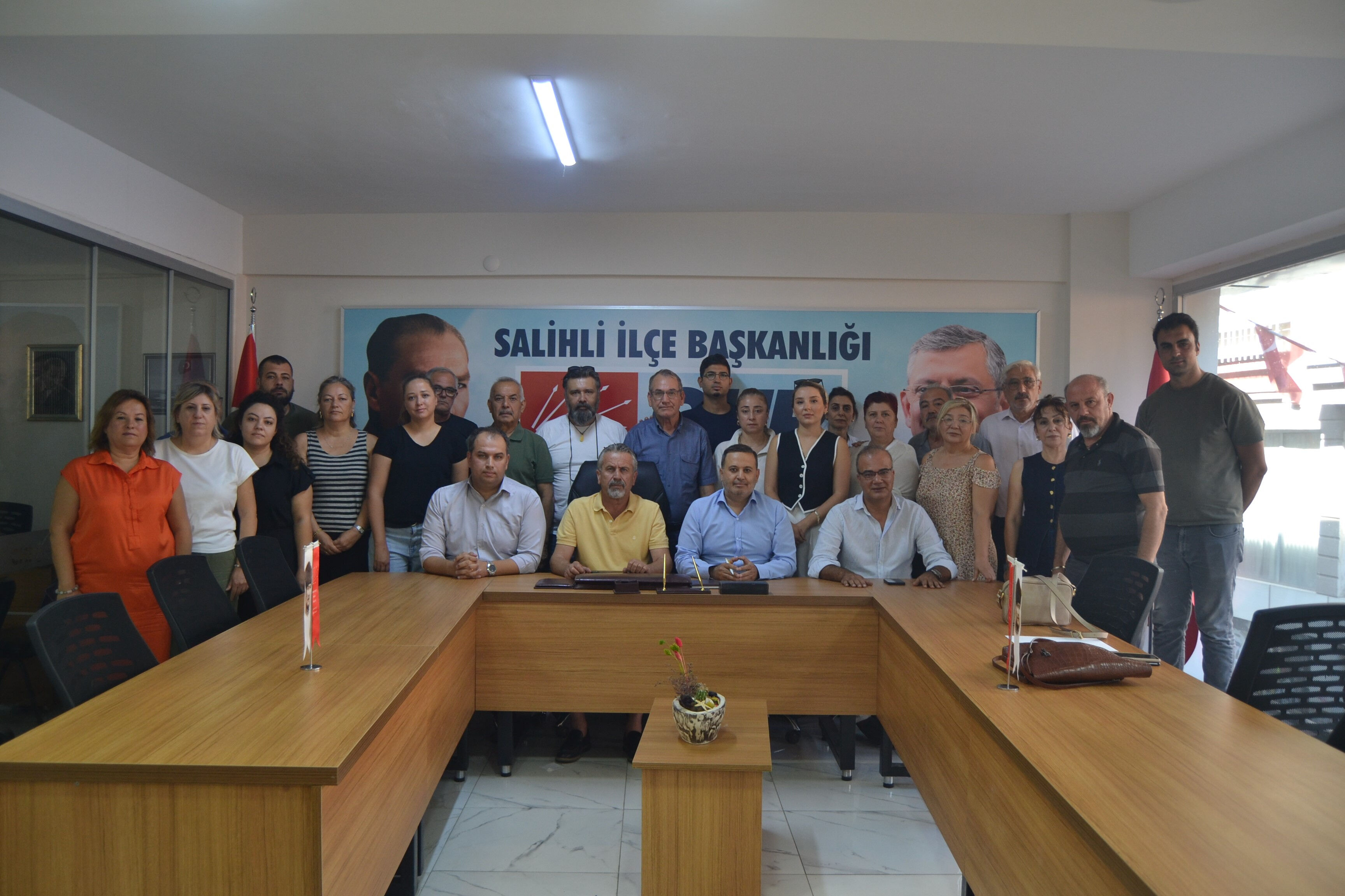 CHP'de istifa depremi sürüyor! Salihli ilçe başkanı adaylıktan da çekilip istifa etti - 1. Resim