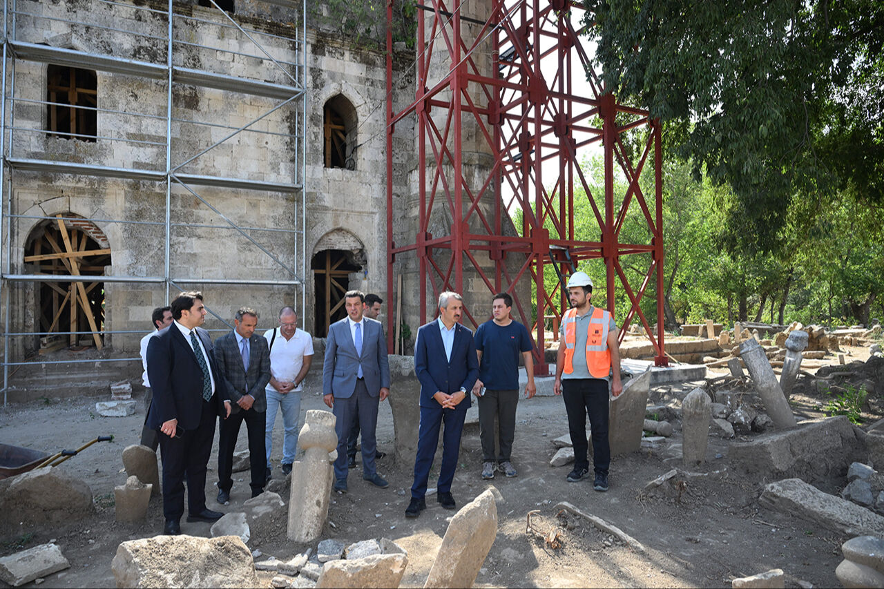 Harabe haldeydi, bittiğinde kayıkla gidilecek! Evliya Kasımpaşa Camii ayağa kalkıyor Harabe haldeydi, bittiğinde kayıkla gidilecek! Evliya Kasımpaşa Camii ayağa kalkıyor - 2. Resim