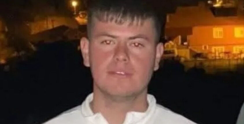 Ölüme atlayış anbean kamerada! Balıklama daldı, zemine çakılan genç hayatını kaybetti - 3. Resim