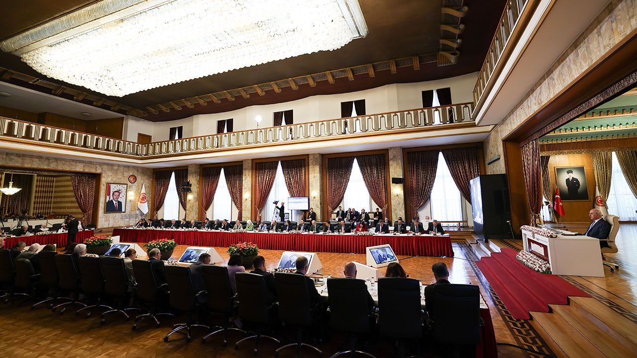 Söz şimdi başkanlarda! Kendi dönemlerindeki tecrübeleri komisyonda anlatacaklar - 3. Resim