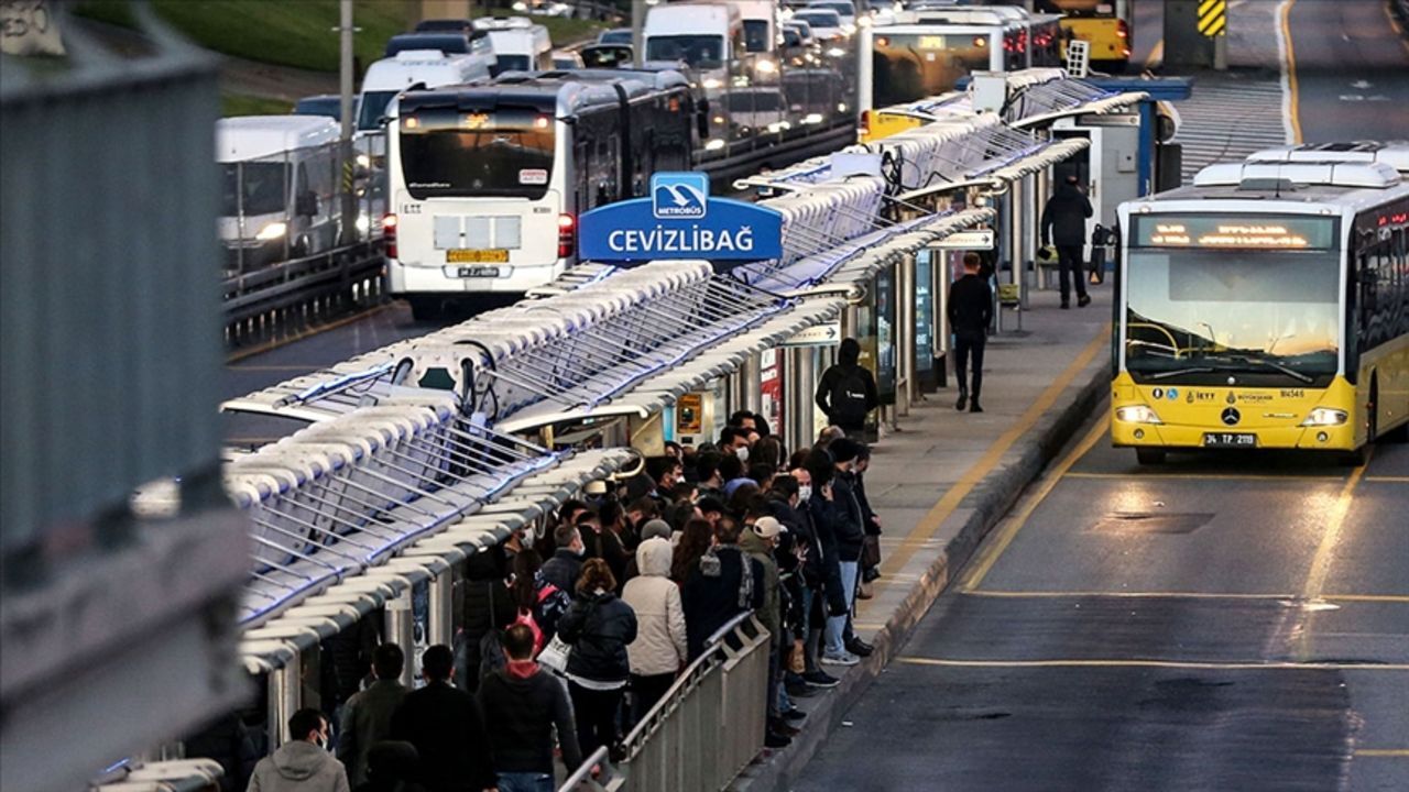 30 Ağustos'ta toplu taşıma ücretsiz mi? Zafer Bayramı'nda metro, marmaray, otobüs ve vapurların ücret durumu gündemde! 30 Ağustos'ta toplu taşıma ücretsiz mi? Zafer Bayramı'nda metro, marmaray, otobüs ve vapurların ücret durumu gündemde!