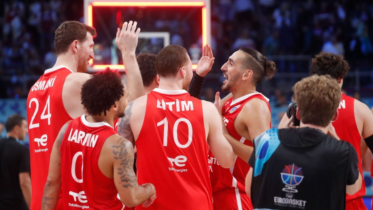 A Milli Erkek Basketbol Takımı, Avrupa Şampiyonası'na galibiyetle başladı! Ev sahibi Letonya'yı devirdi A Milli Erkek Basketbol Takımı, Avrupa Şampiyonası'na galibiyetle başladı! Ev sahibi Letonya'yı devirdi