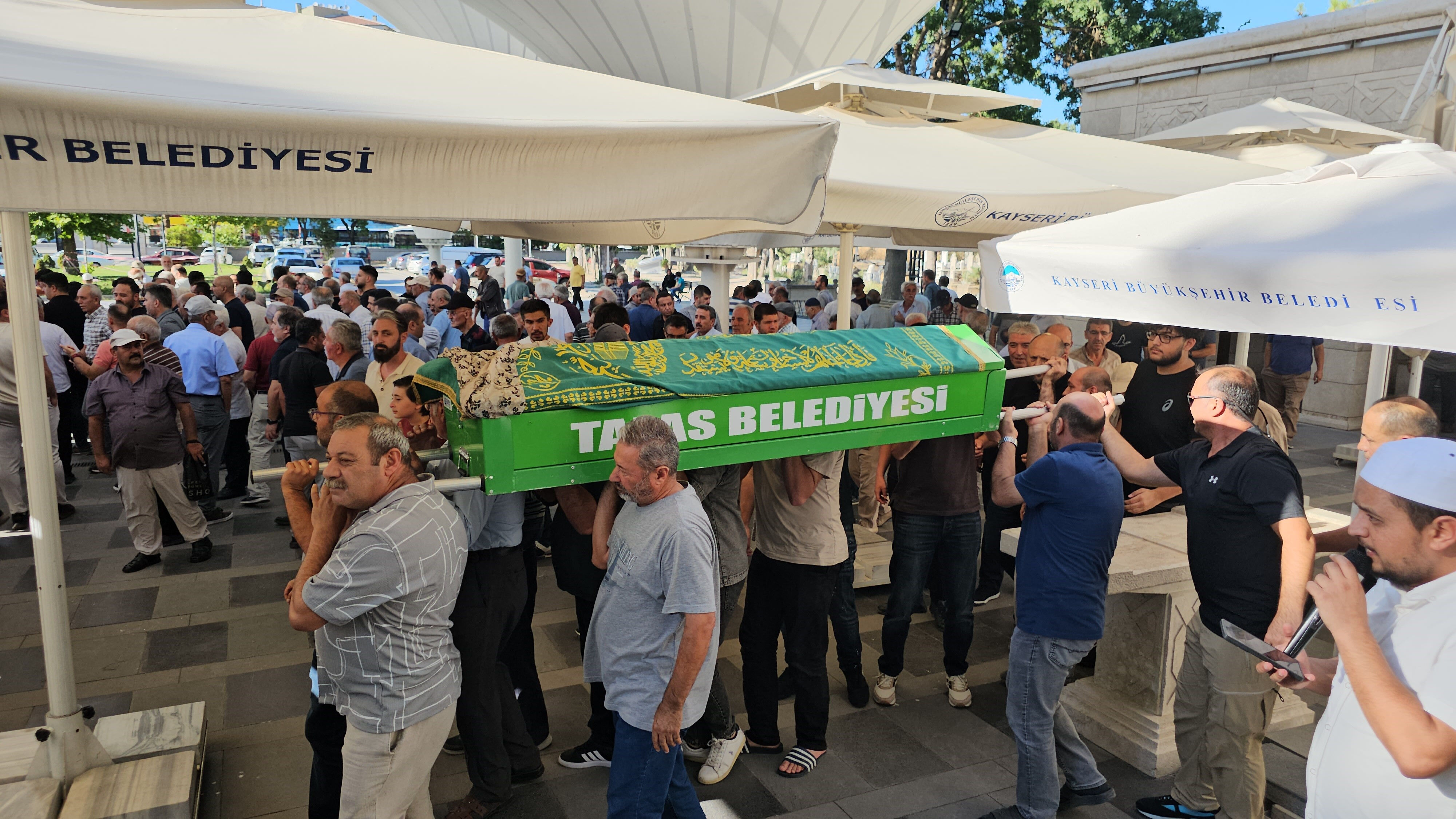 "Annemizi kaybettik" deyip defnettiler! Cenaze başka ailenin çıktı "Annemizi kaybettik" deyip defnettiler! Cenaze başka ailenin çıktı - 1. Resim