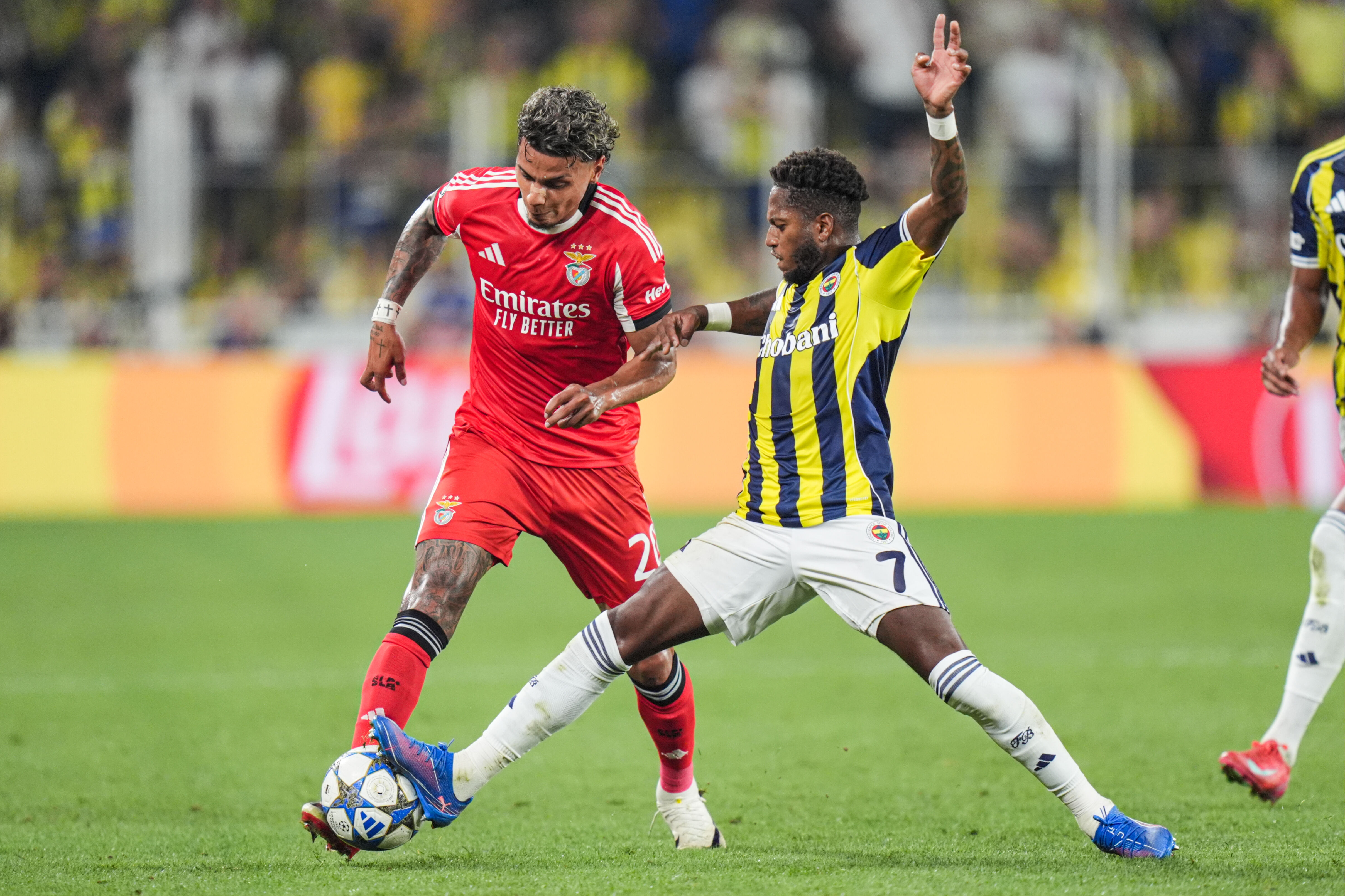 Benfica-Fenerbahçe maçında şok sakatlık! Oyuna devam edemedi - 1. Resim