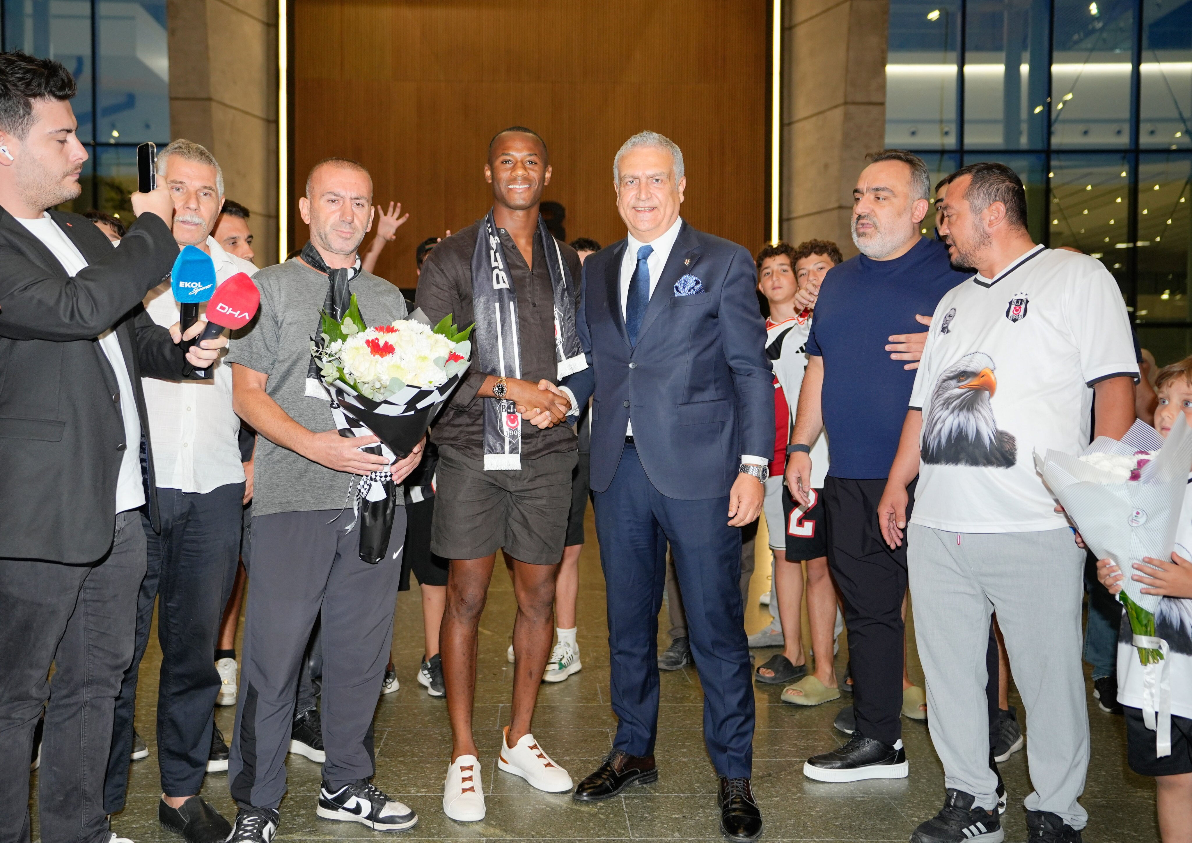 Beşiktaş'ın Juventus'tan transfer ettiği yeni stoperi İstanbul'a geldi! - 1. Resim