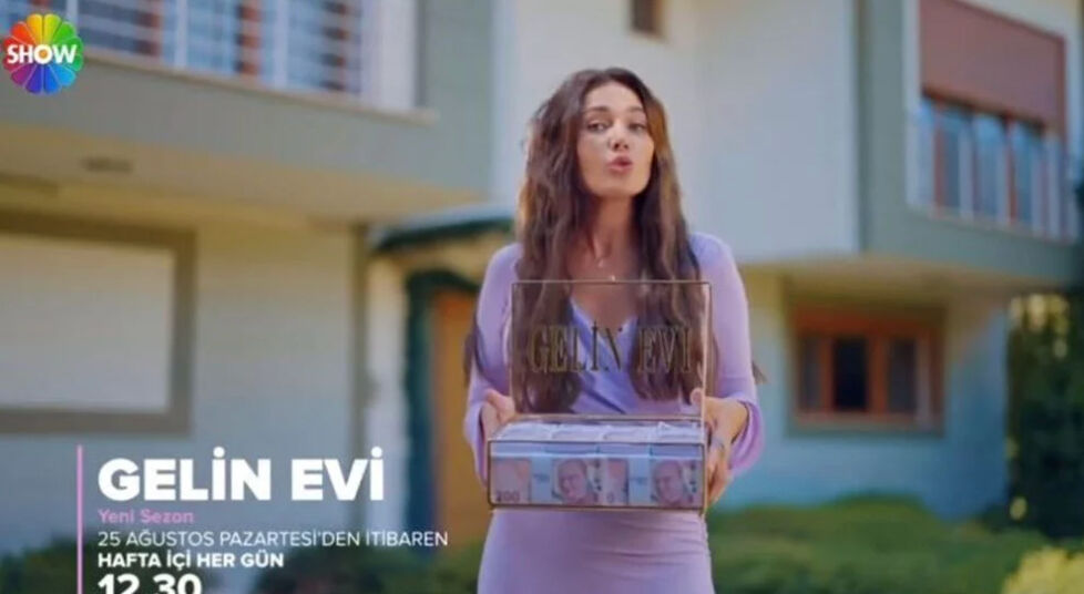 Buse Varol kimdir? - 1. Resim