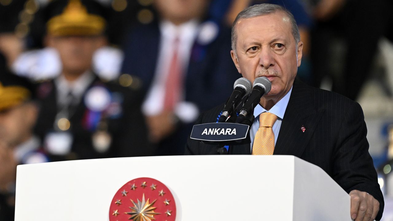 Erdoğan'dan Jandarma ve Sahil Güvenlik Akademisi Mezuniyet Töreni'nde net mesaj: Anadolu'ya da tarih sahnesine de dün gelmedik Erdoğan'dan Jandarma ve Sahil Güvenlik Akademisi Mezuniyet Töreni'nde net mesaj: Anadolu'ya da tarih sahnesine de dün gelmedik