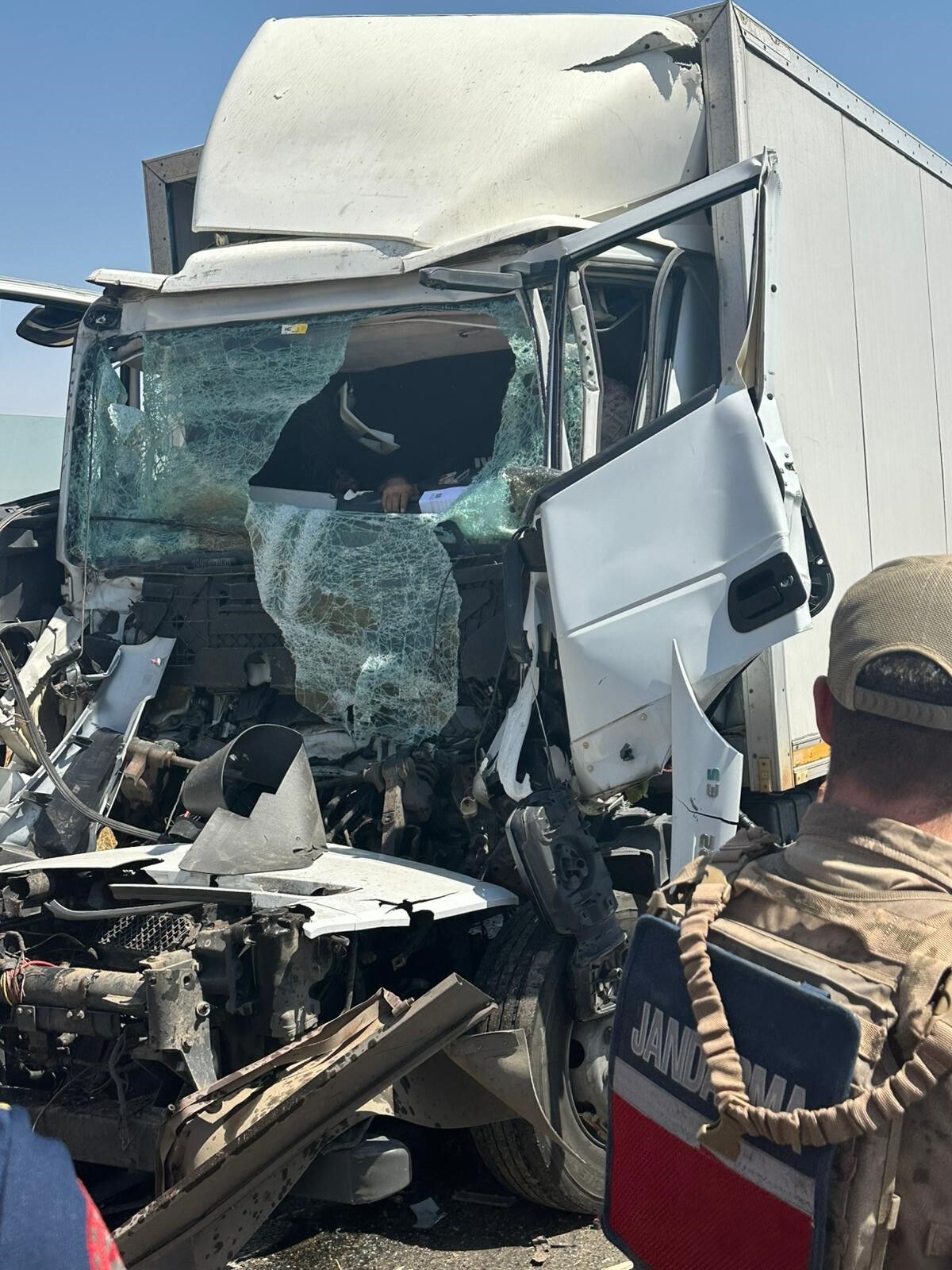 Diyarbakır'da feci kaza! Hareket halindeki tır kamyona çarptı: 1 ölü - 2. Resim