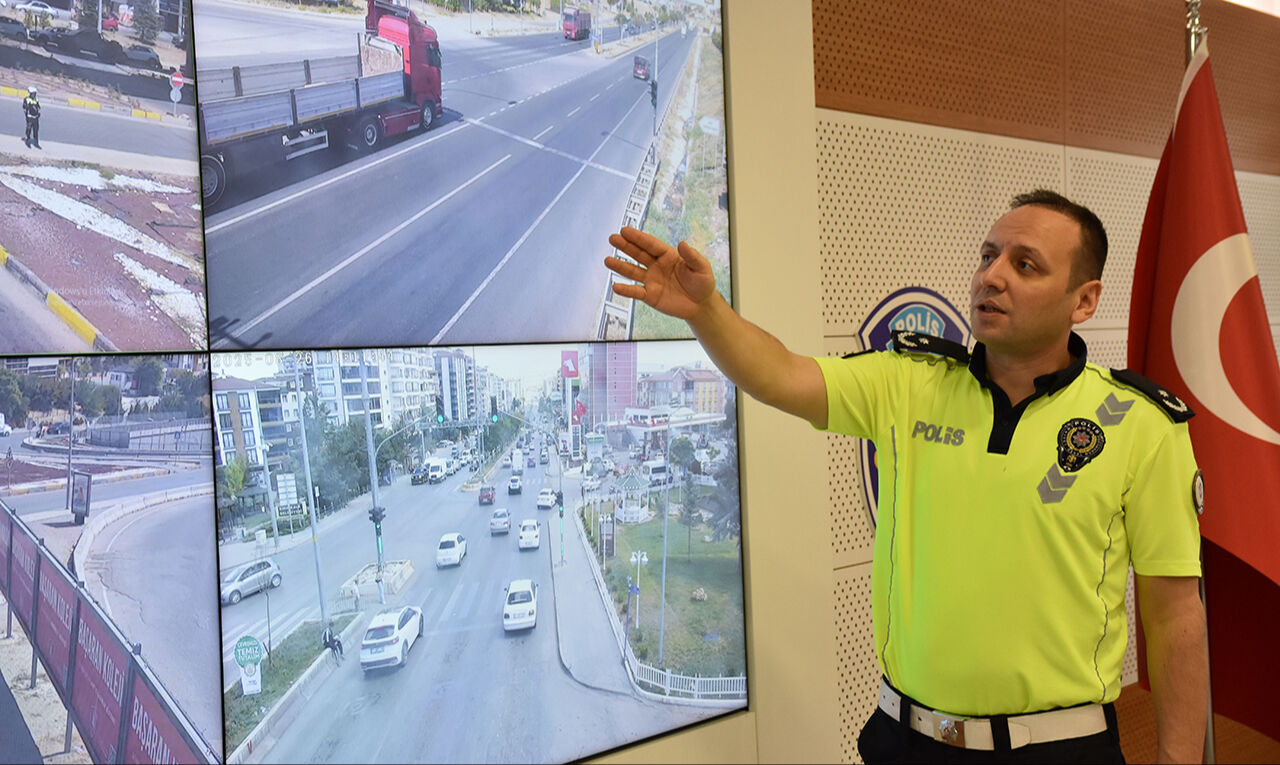 Farkında olmadan cezayı yiyorlar! İşte motosiklet sürücülerini denetleyen uygulamanın arka planı - 3. Resim