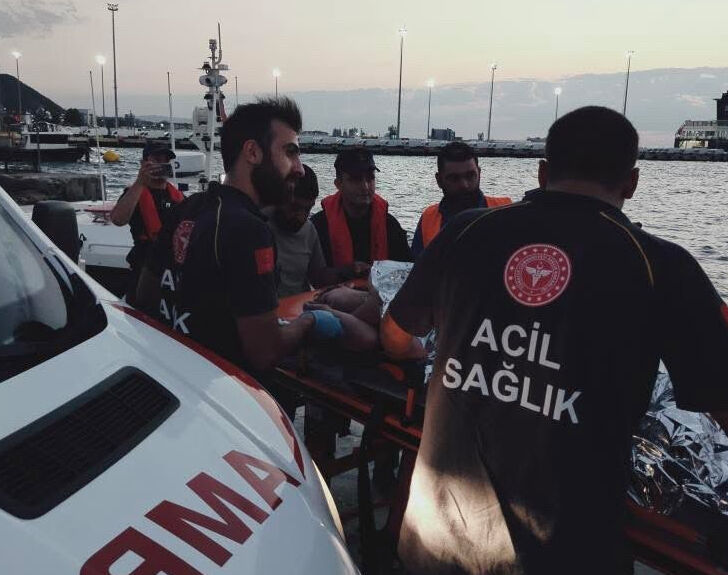 Feribotta herkesin gözü önünde denize atladı! İşte kan donduran o anlar - 3. Resim