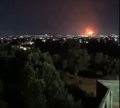 İsrail, Suriye'yi vurdu! Başkent Şam'a yakın bölge bombalandı - 1. Resim