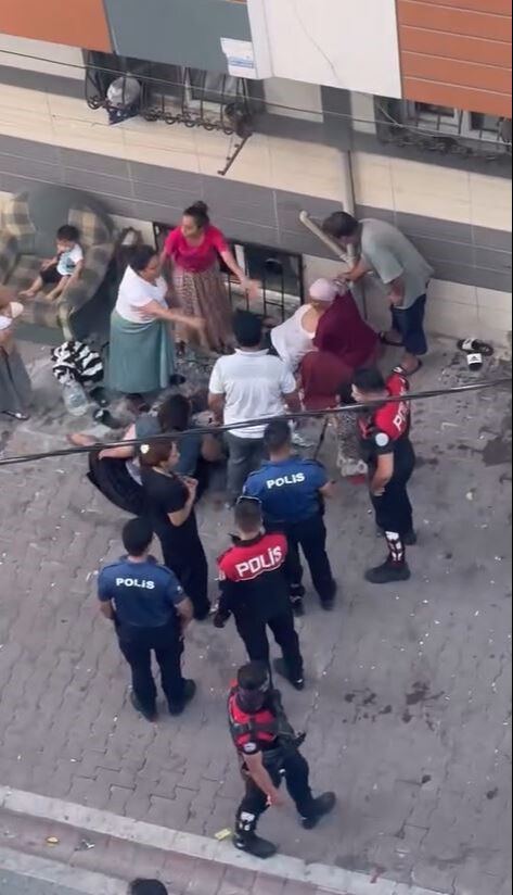 İstanbul'da ev sahibi ile kiracı kavgasında ortalık karıştı! O anlar kamerada - 1. Resim