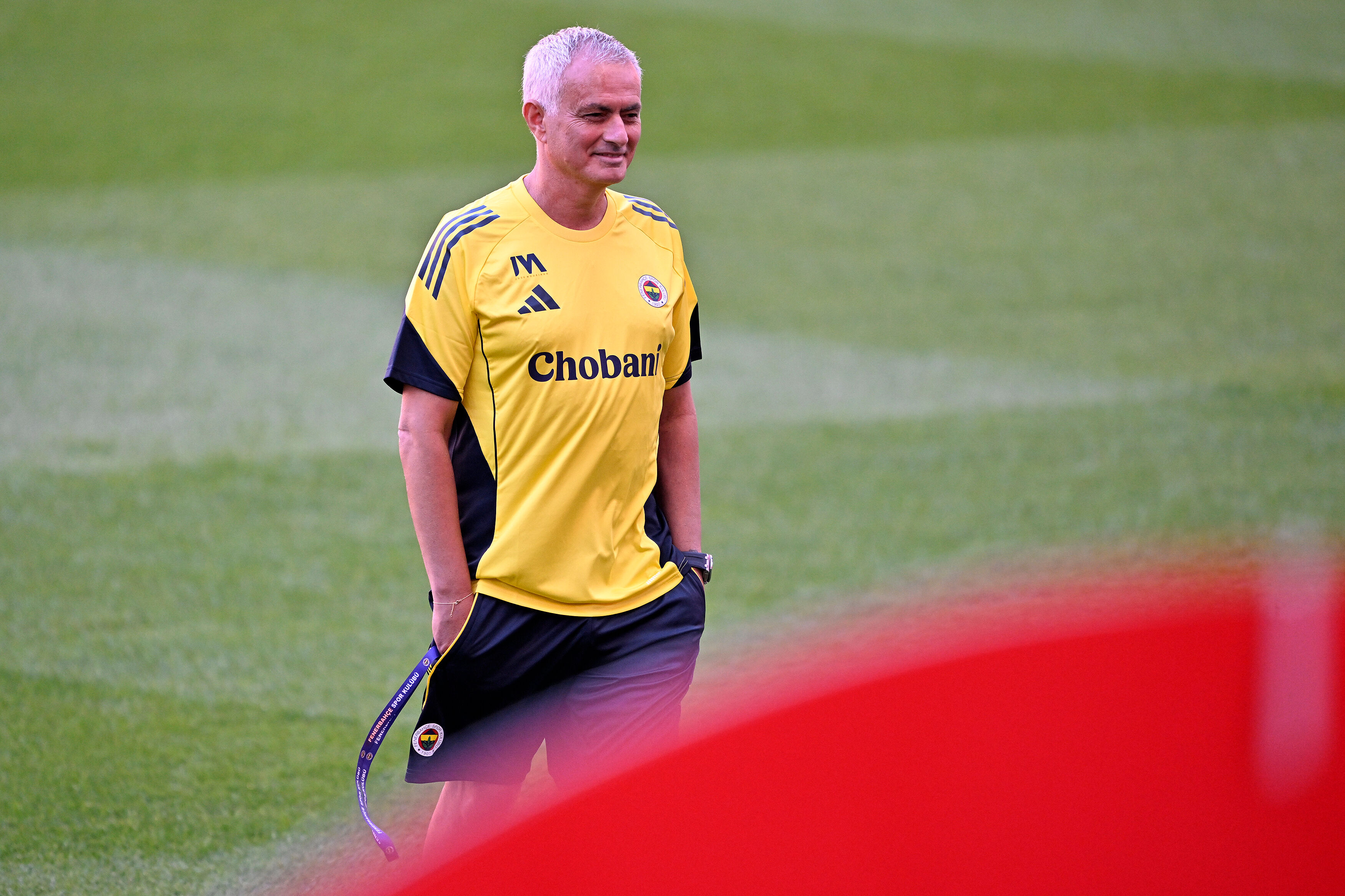 Jose Mourinho'dan dev maç öncesi yönetime sert sözler: Devler ligi Fenerbahçe için önemli değil - 1. Resim