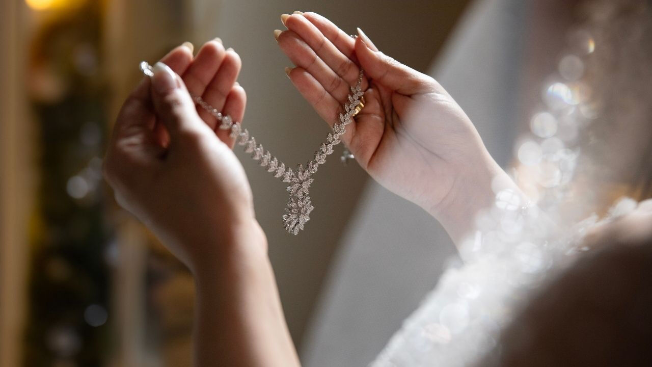 Kapalıçarşı'da 23 iş yerine baskın düzenlendi! 1 milyar 250 milyon liralık mücevher ele geçirildi - 1. Resim