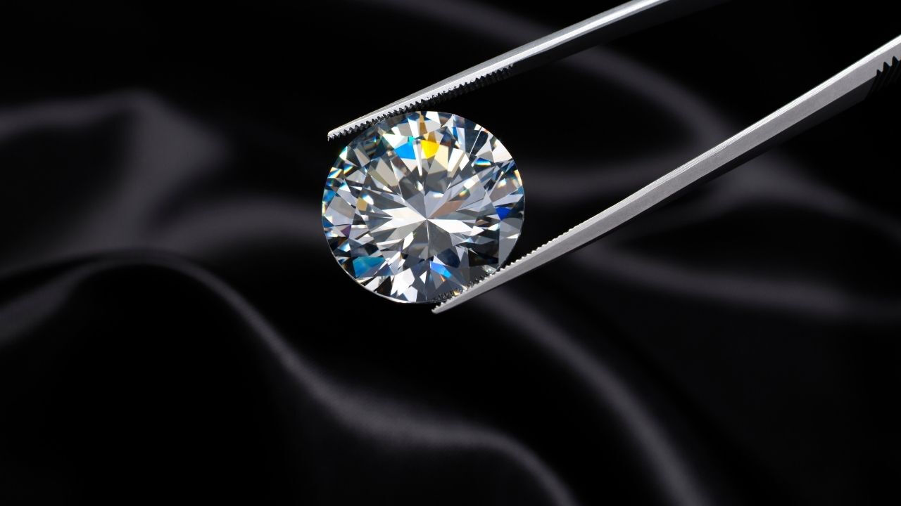 Kapalıçarşı'da 23 iş yerine baskın düzenlendi! 1 milyar 250 milyon liralık mücevher ele geçirildi - 2. Resim