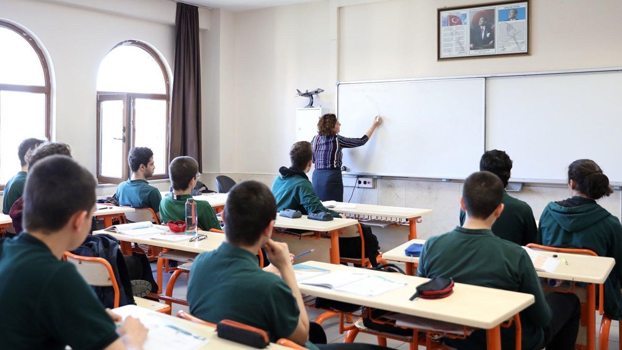 Lisede uyum haftası var mı? 9. sınıf öğrencileri araştırıyor Lisede uyum haftası var mı? 9. sınıf öğrencileri araştırıyor