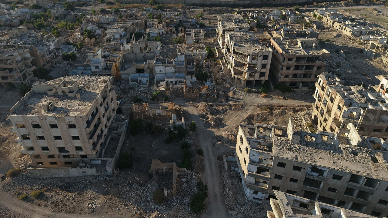 Onu görenler hayret ediyor! Yıllar sonra evine dönen Suriyeli arkadaşlarına seslendi - 7. Resim
