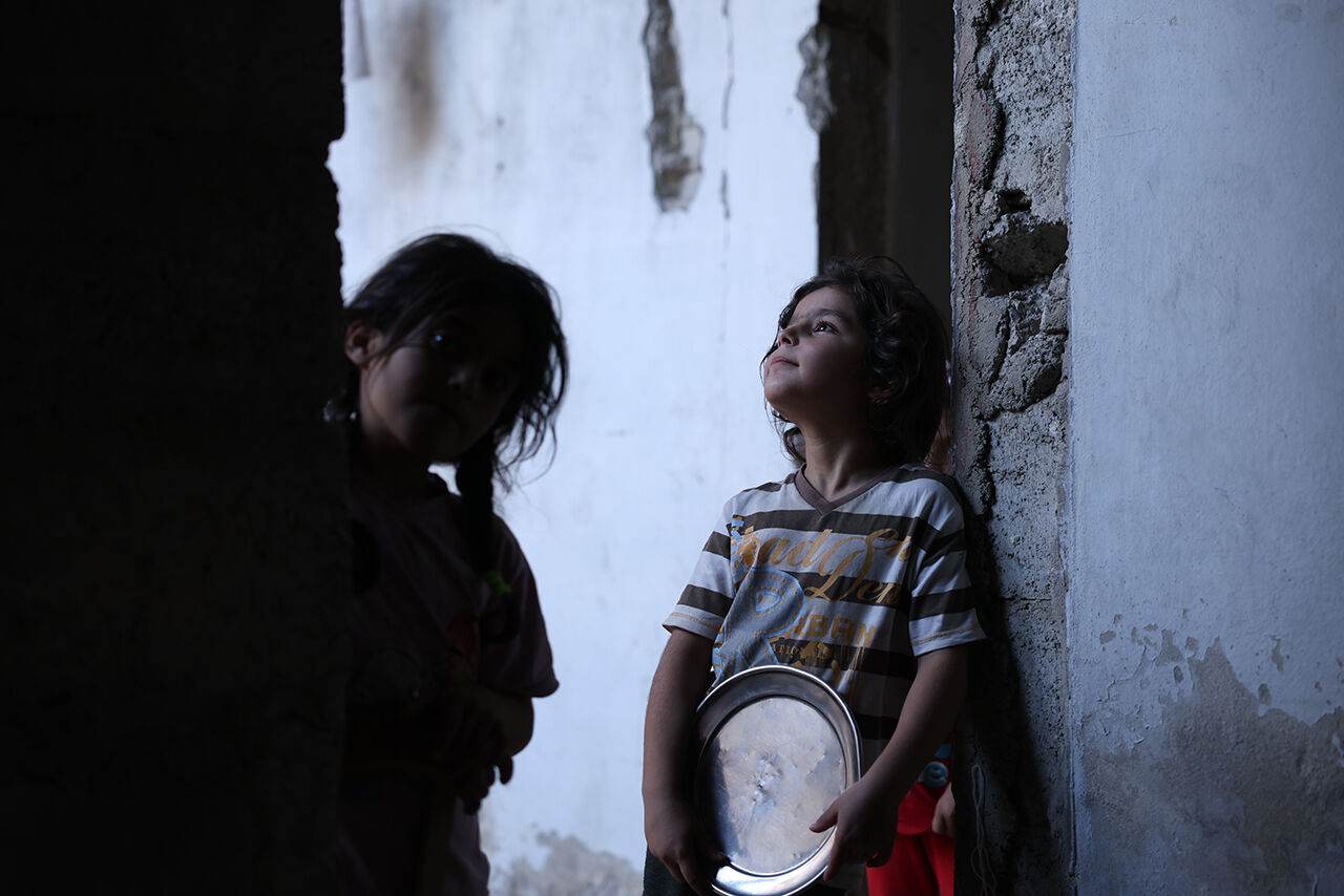 Onu görenler hayret ediyor! Yıllar sonra evine dönen Suriyeli arkadaşlarına seslendi - 4. Resim