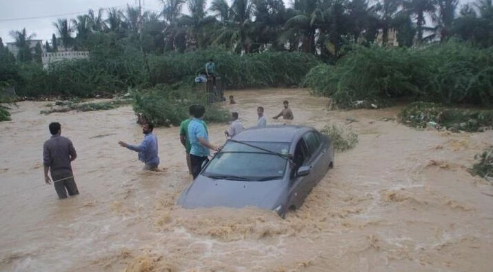 Şiddetli yağış sel ve heyelan getirdi! Çok sayıda ölü var, köprü ve yollar yıkıldı - 1. Resim