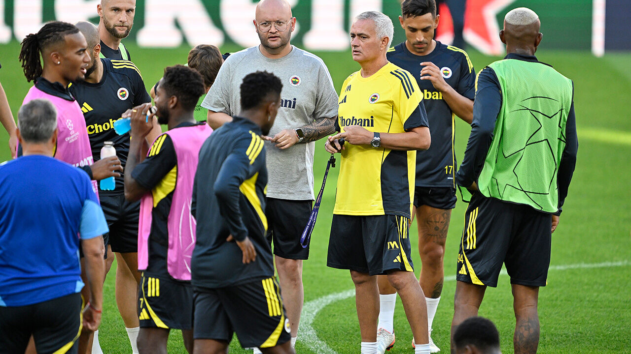 Turlarsa 30 milyon Euro kasada! İşte Benfica-Fenerbahçe mücadelesinin muhtemel 11'leri - 1. Resim