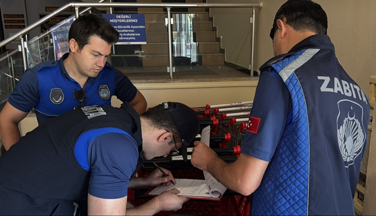 Zincir markette skandal! Günü geçmiş ürünleri satmışlar - 2. Resim