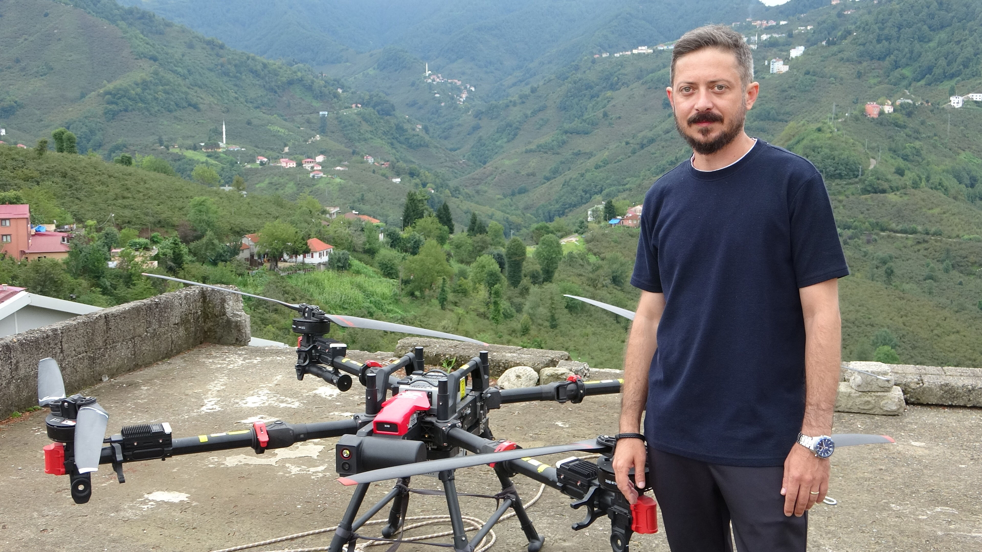 1 günlük işi 1 saatte yapıyorlar! Karadenizli çiftçinin derdine dronlu çözüm - 1. Resim