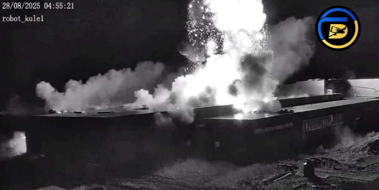 Ukrayna'da Bayraktar üretim üssü vuruldu! İki Rus füzesi isabet etti Bayraktar üretim üssü vuruldu! İki Rus füzesi isabet etti - 2. Resim