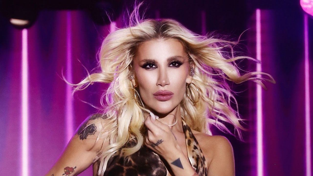 İrem Derici’nin kaza haberi hayranlarını üzdü! “Başıma 10 dikiş atıldı, konserlerim iptal” İrem Derici’nin kaza haberi hayranlarını üzdü! “Başıma 10 dikiş atıldı, konserlerim iptal”