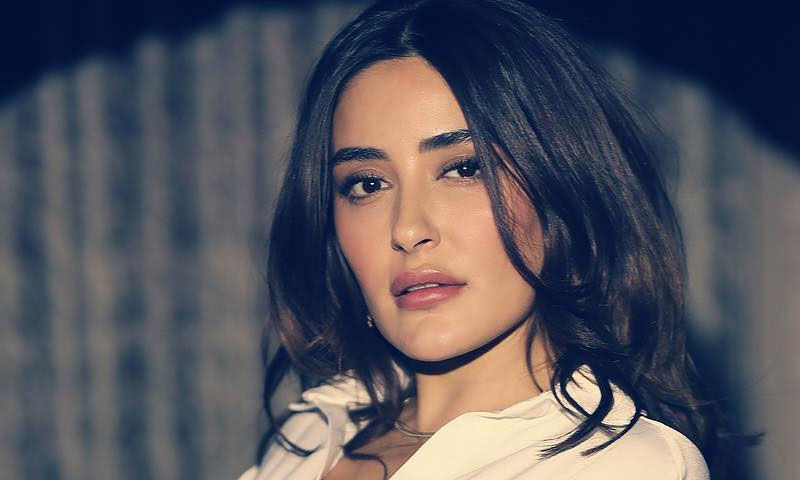 Melek Mosso “Üç kez tacize uğradım” dedi, cesaret çağrısı yaptı - 1. Resim