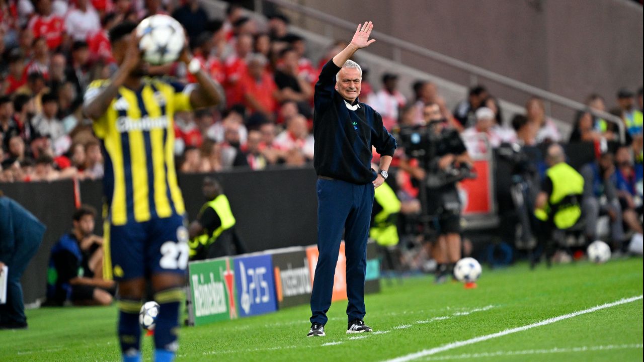 Mourinho Benfica mağlubiyetini bu sözlerle savundu: "Bizden daha iyi bir takıma elendik" Mourinho Benfica mağlubiyetini bu sözlerle savundu: "Bizden daha iyi bir takıma elendik"